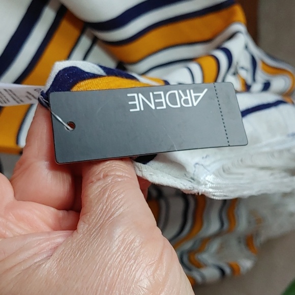 🌸Host Pick🌸NWT Women's Striped Vest - Picture 7 of 7